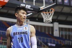 宋翔：首钢球员刘晓宇&李慕豪因伤缺席训练 今日出战成疑