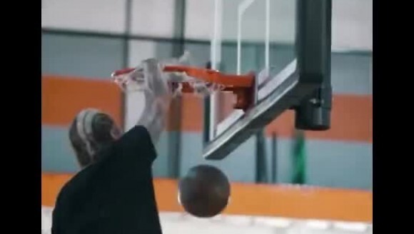 1v1真的强！比斯利如果是个右手将打球会怎样？