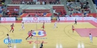 🤣你想干嘛？王哲林快攻反击试图给徐杰送空接❔