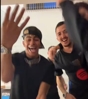 亚马尔与朋友一起拍跳舞视频，最后比的手势表示本赛季4杀皇马